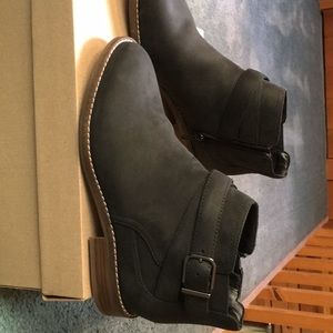 clarks halo boots